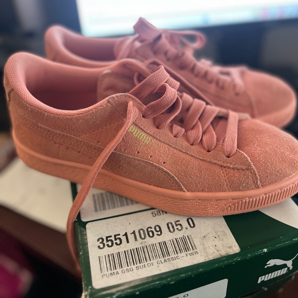 Puma Suede Classic Sneakers in Pink
